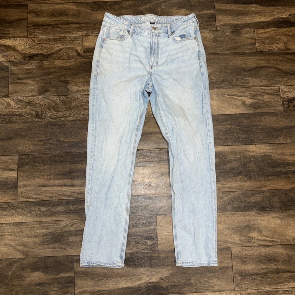 American Eagle Jeans Light Wash Denim Mom Jean Women's Size 8 Tapered Fit